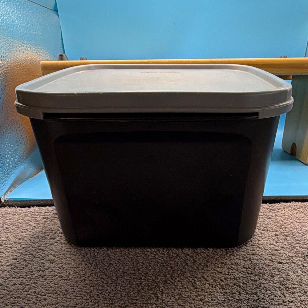 Tupperware Memory Mates- recipe/Shutter Box square Container 11c/2.6L Snap Lid
